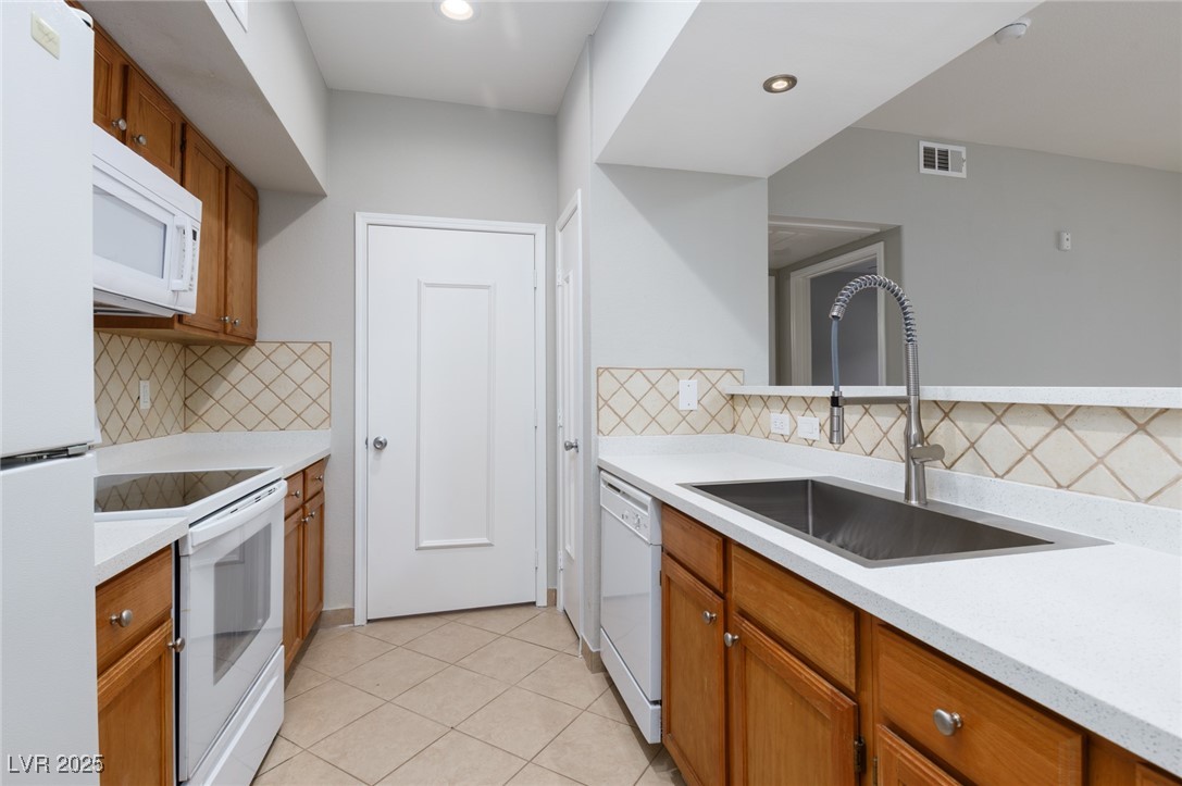 6650 West Warm Springs Road 1008 Property Photo 9