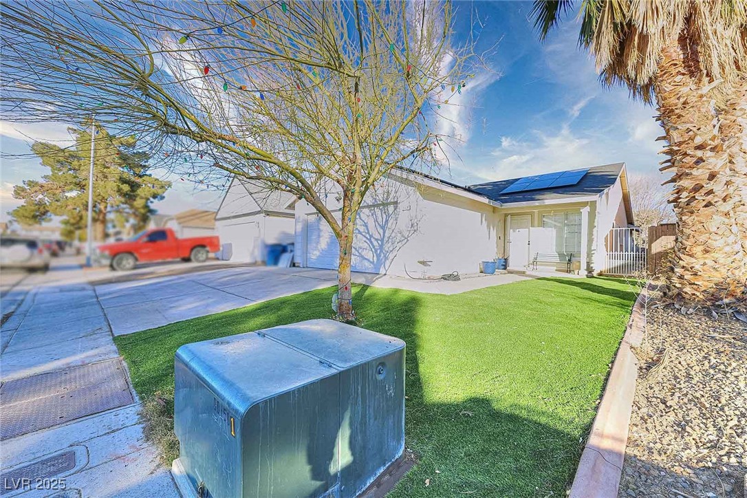 1574 Teardrop Street Property Photo 2