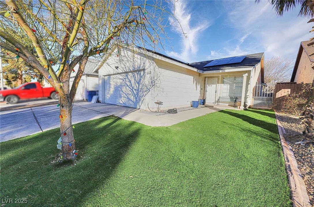 1574 Teardrop Street Property Photo 4