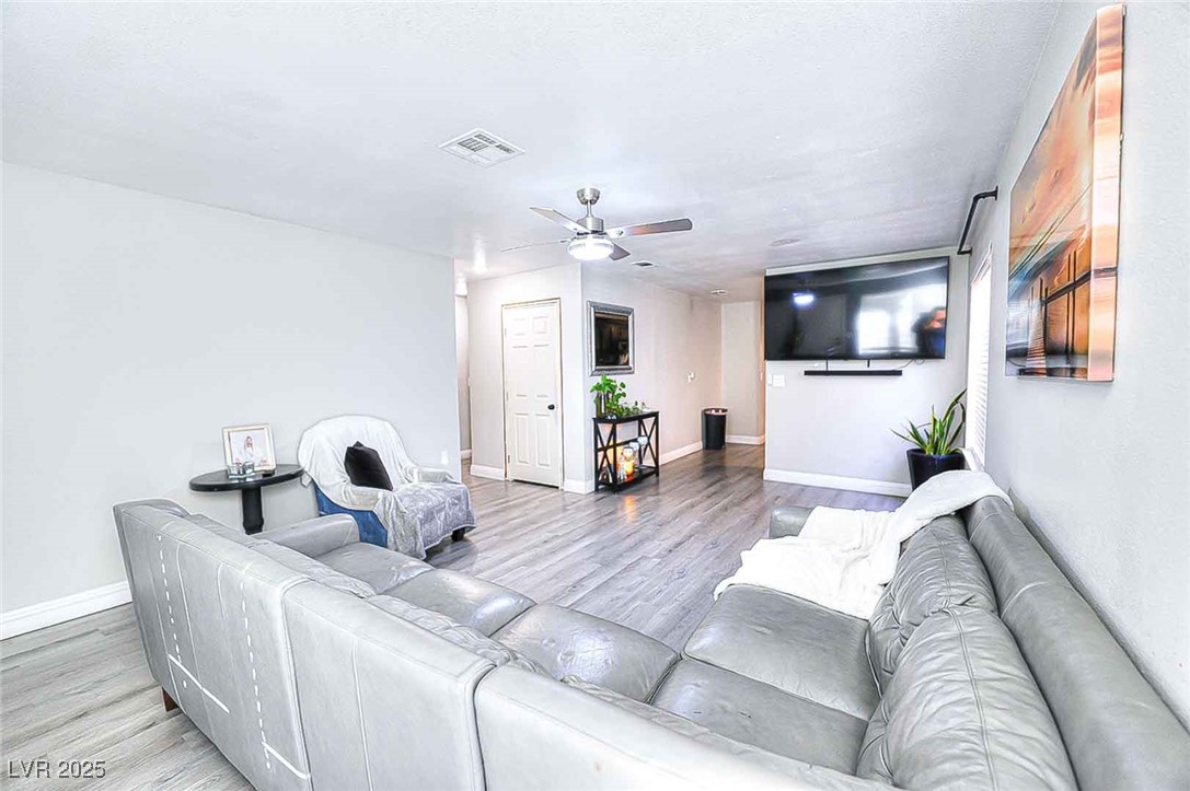 1574 Teardrop Street Property Photo 5
