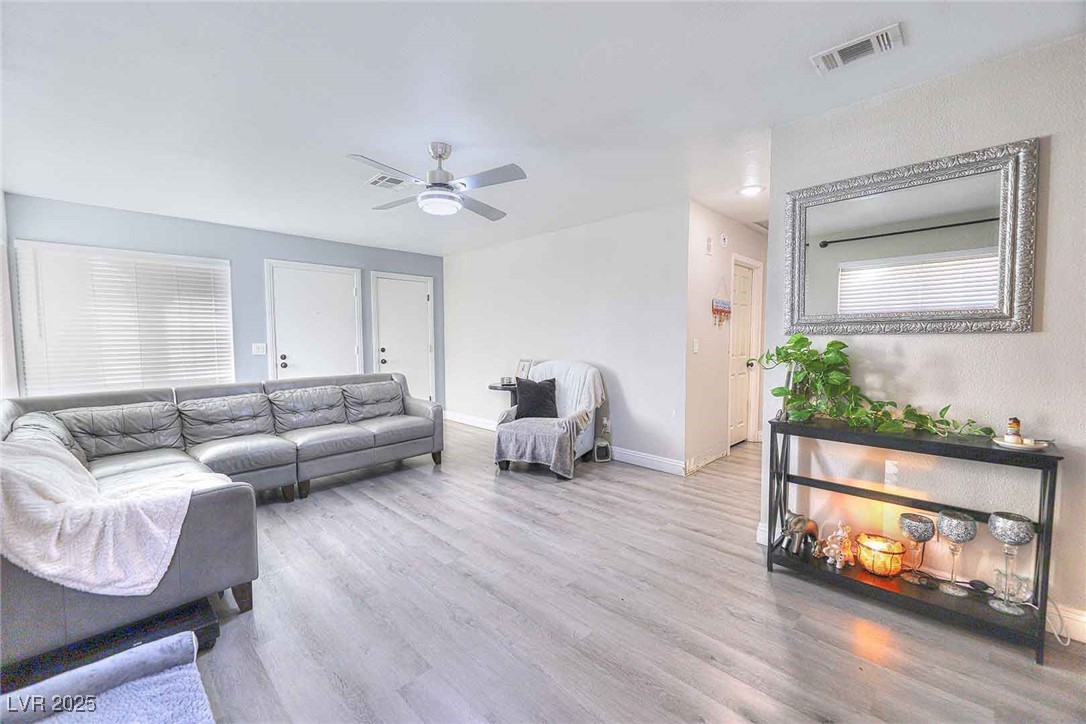 1574 Teardrop Street Property Photo 6
