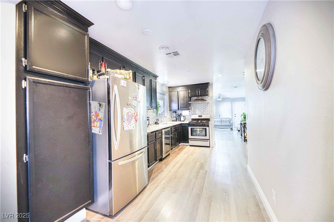 1574 Teardrop Street Property Photo 8