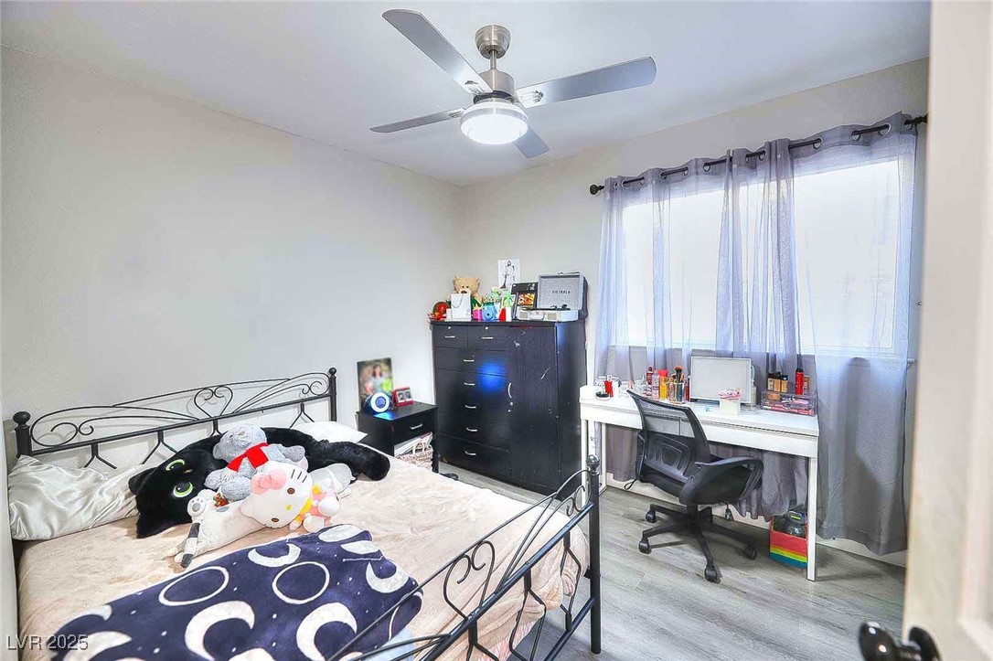 1574 Teardrop Street Property Photo 12