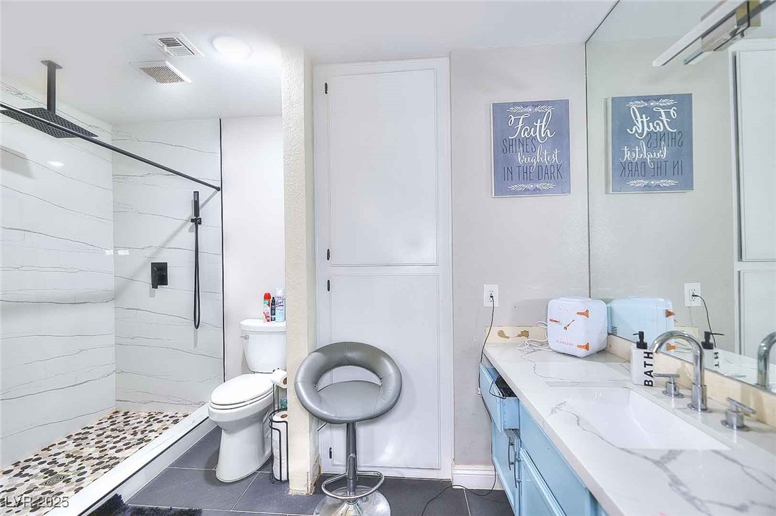 1574 Teardrop Street Property Photo 16
