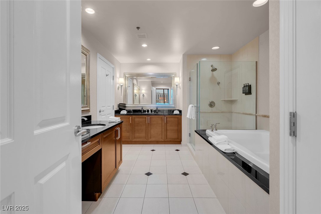 135 East Harmon Avenue 2501 Property Photo 27