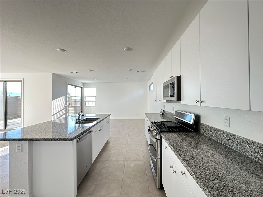 6932 Boulder Canyon Street Property Photo 7