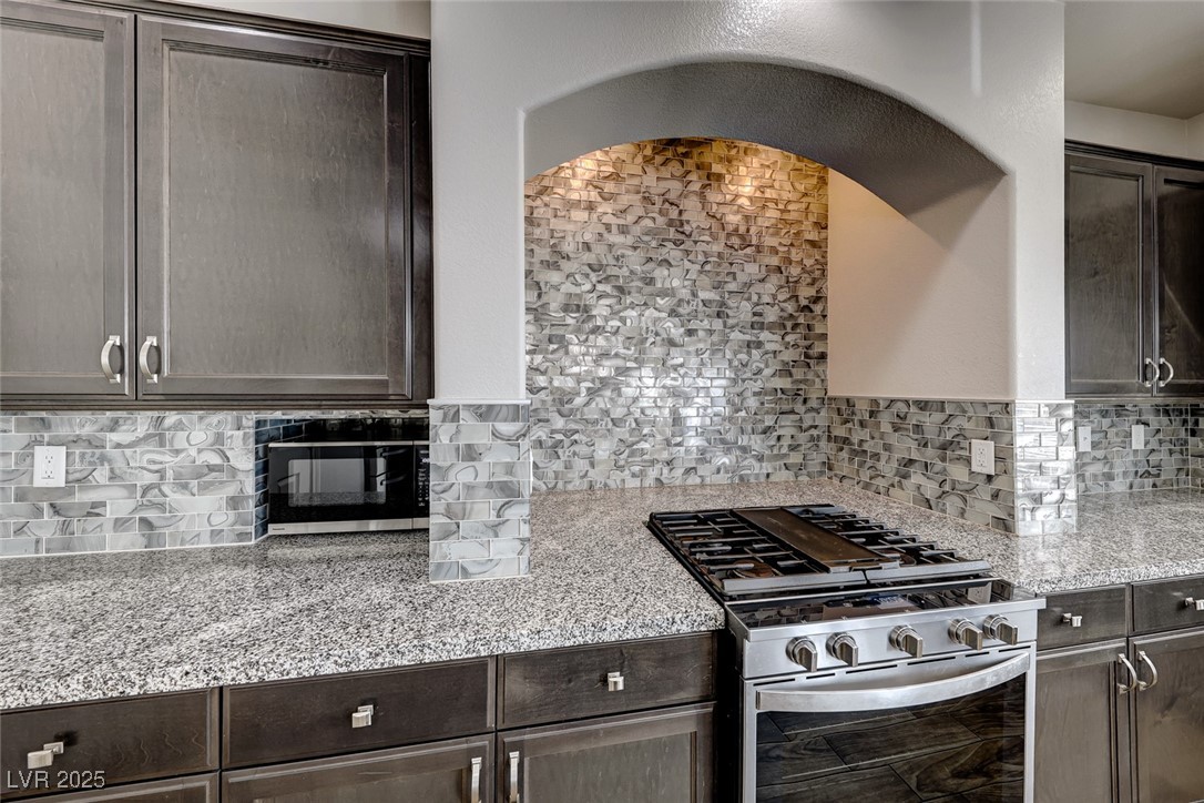 10598 Aphrodite Street Property Photo 6