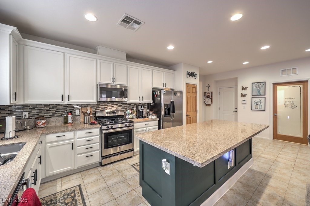 6733 Violet Bluff Court Property Photo 1