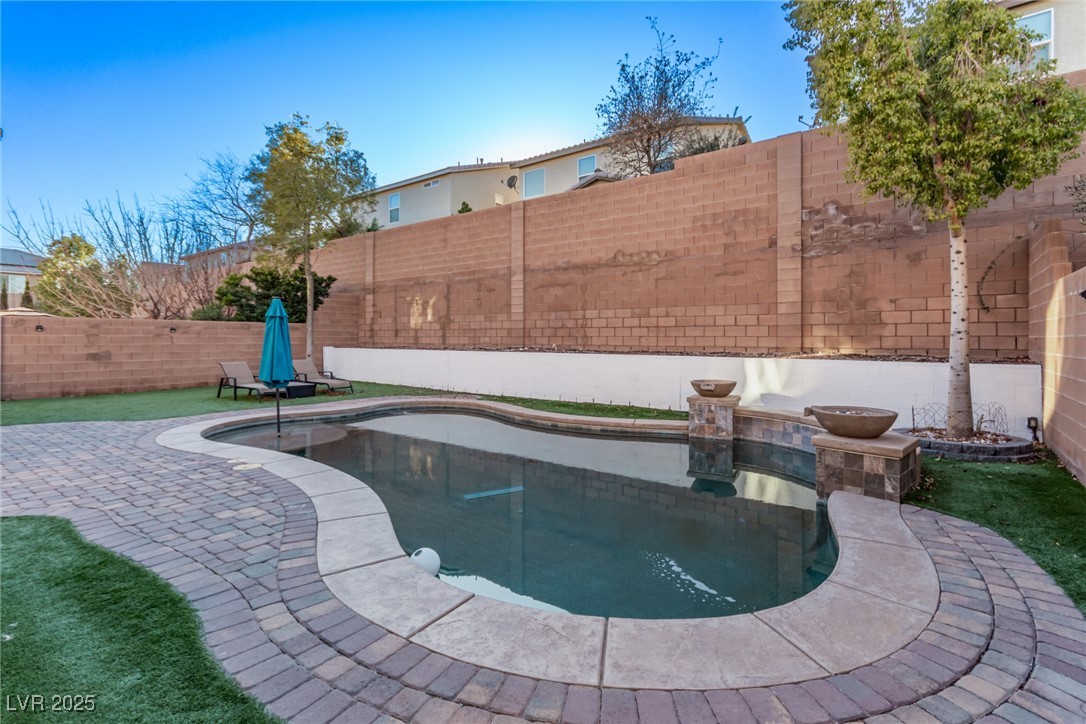 7131 Rosecrans Street Property Photo 3
