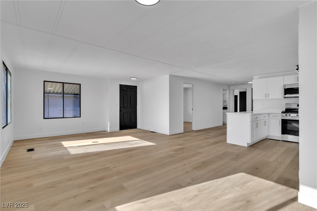 3020 Broadway Avenue Property Photo 3