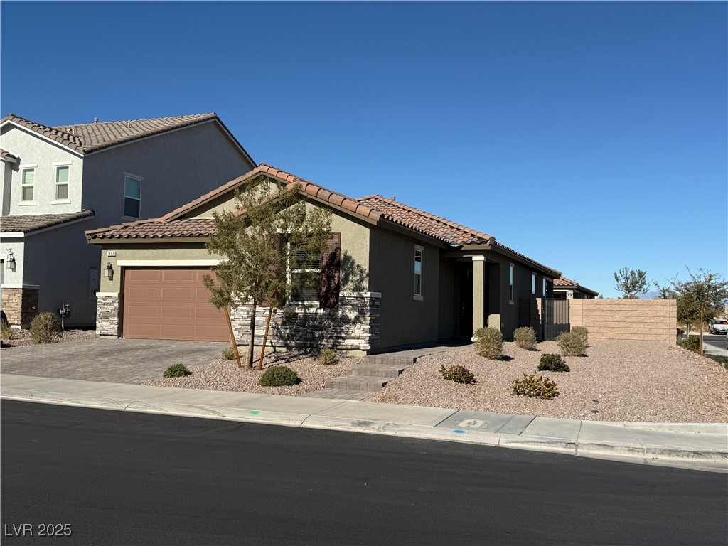 7490 Lush Oasis Avenue Property Photo 2