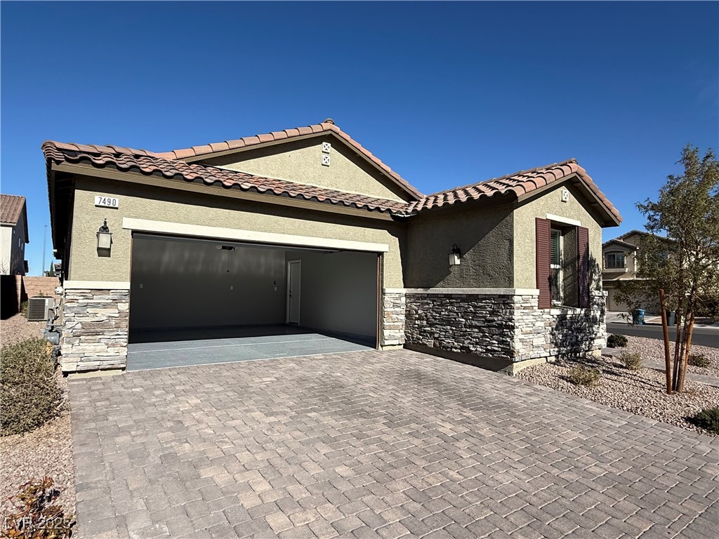 7490 Lush Oasis Avenue Property Photo 3