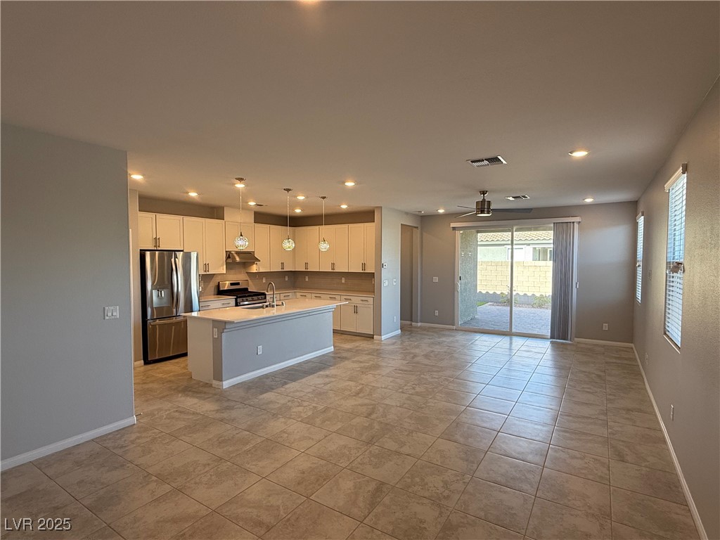 7490 Lush Oasis Avenue Property Photo 4