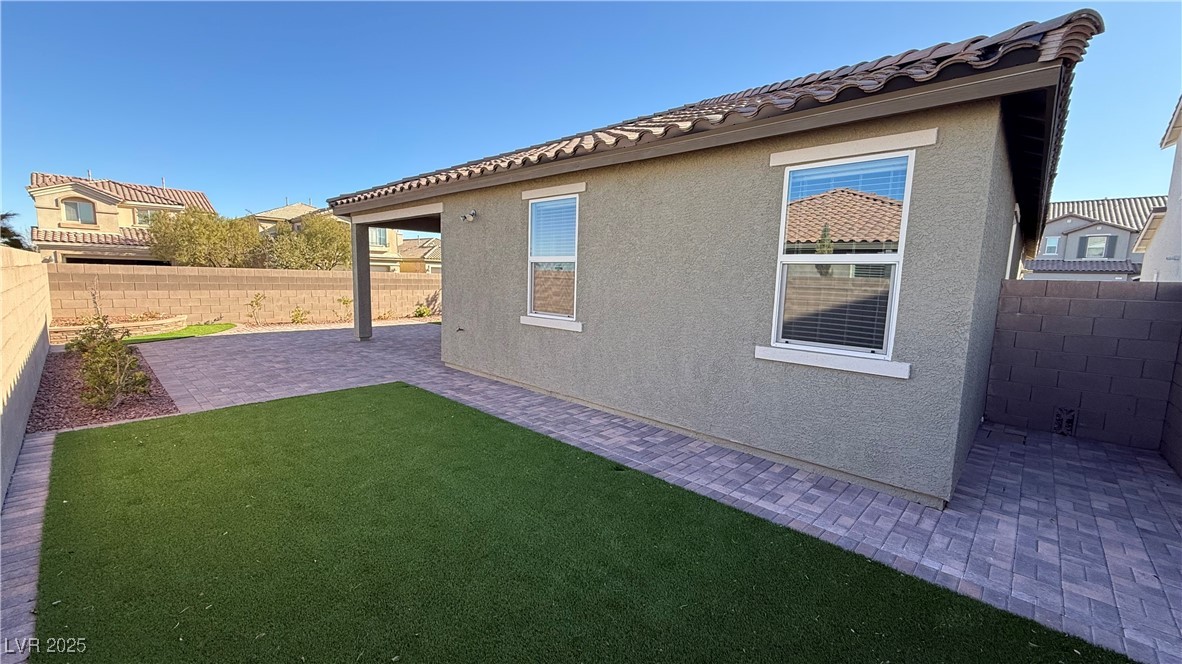 7490 Lush Oasis Avenue Property Photo 18