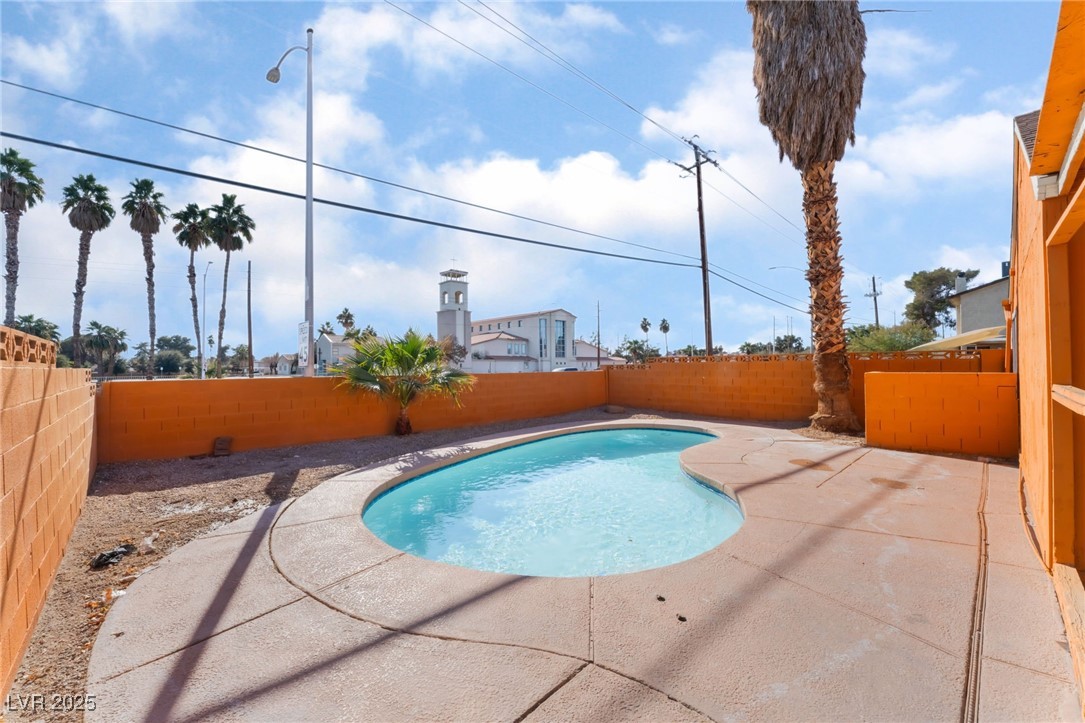 5453 Requa Avenue Property Photo 3