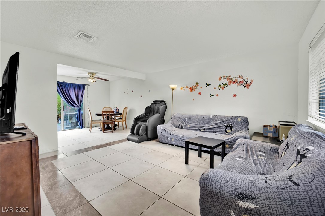 6133 Meadowgrass Lane Property Photo 4