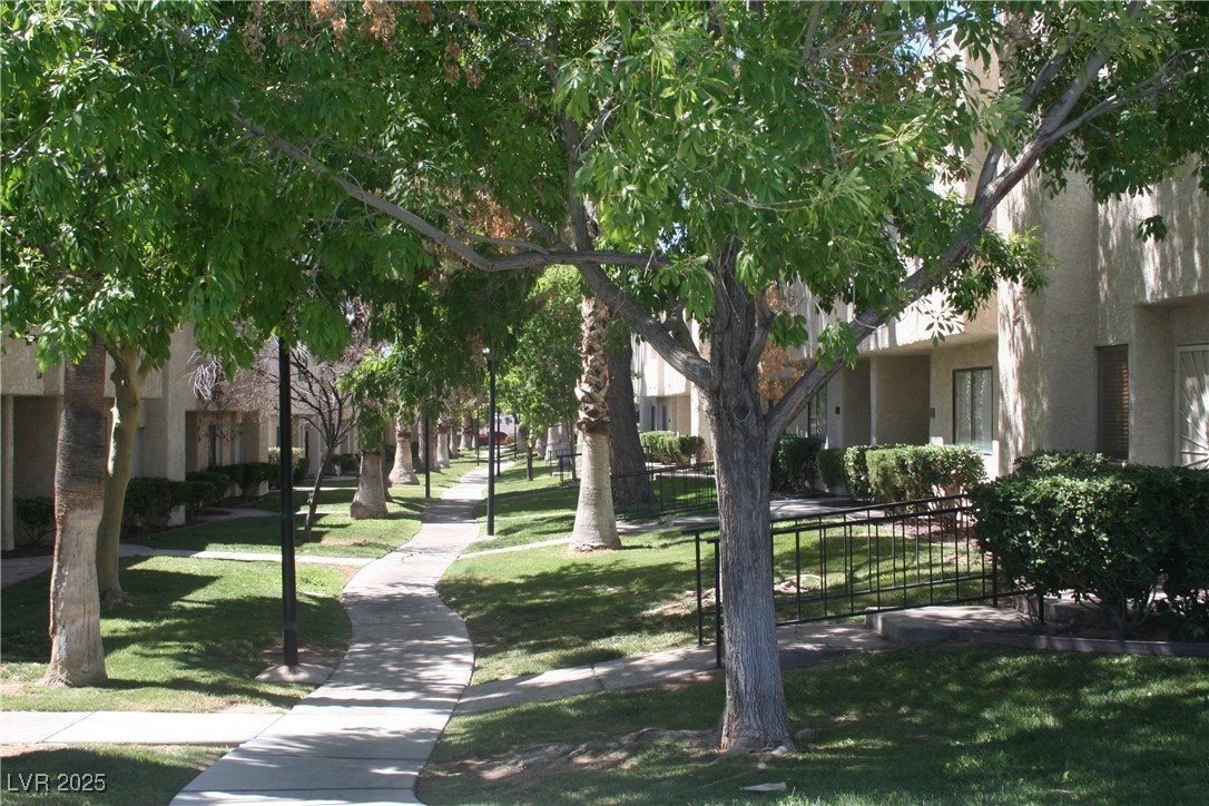 2616 Aracatuba Avenue Property Photo 3