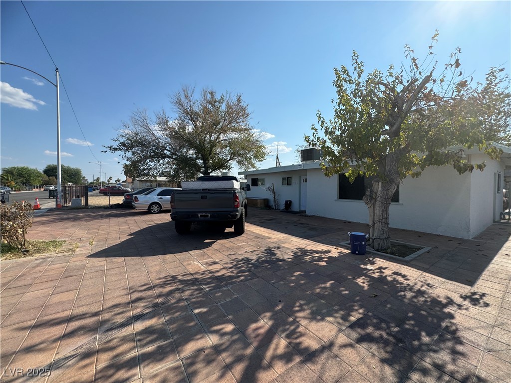 2127 Crawford Street Property Photo