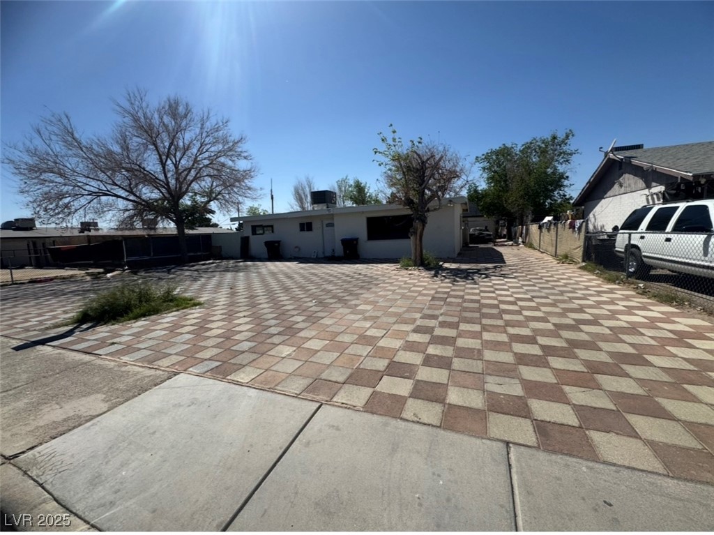 2127 Crawford Street Property Photo 1