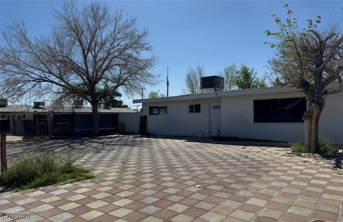 2127 Crawford Street Property Photo 3