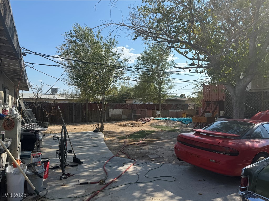 2127 Crawford Street Property Photo 4