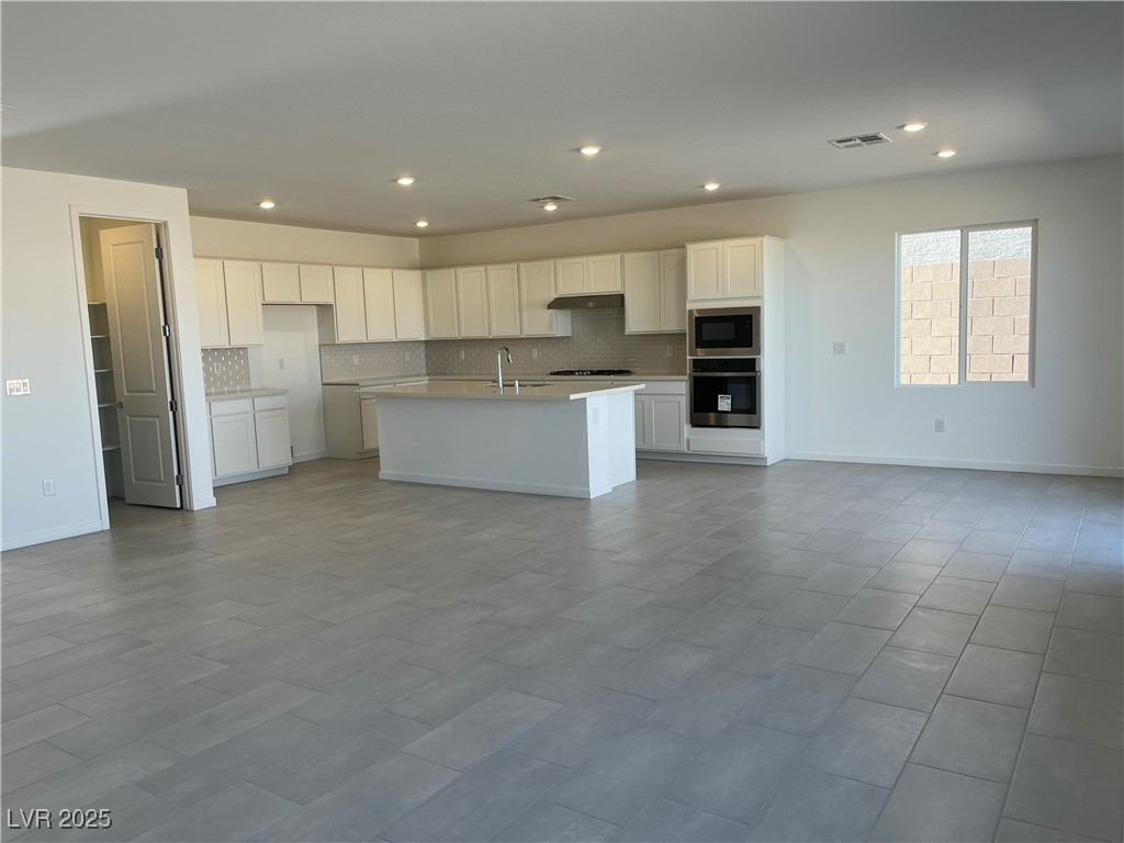 5012 Notting Hill Avenue Property Photo 2
