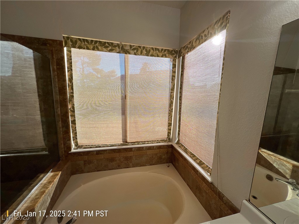 9401 Summer Rain Drive Property Photo 12