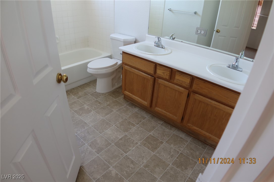 9401 Summer Rain Drive Property Photo 15