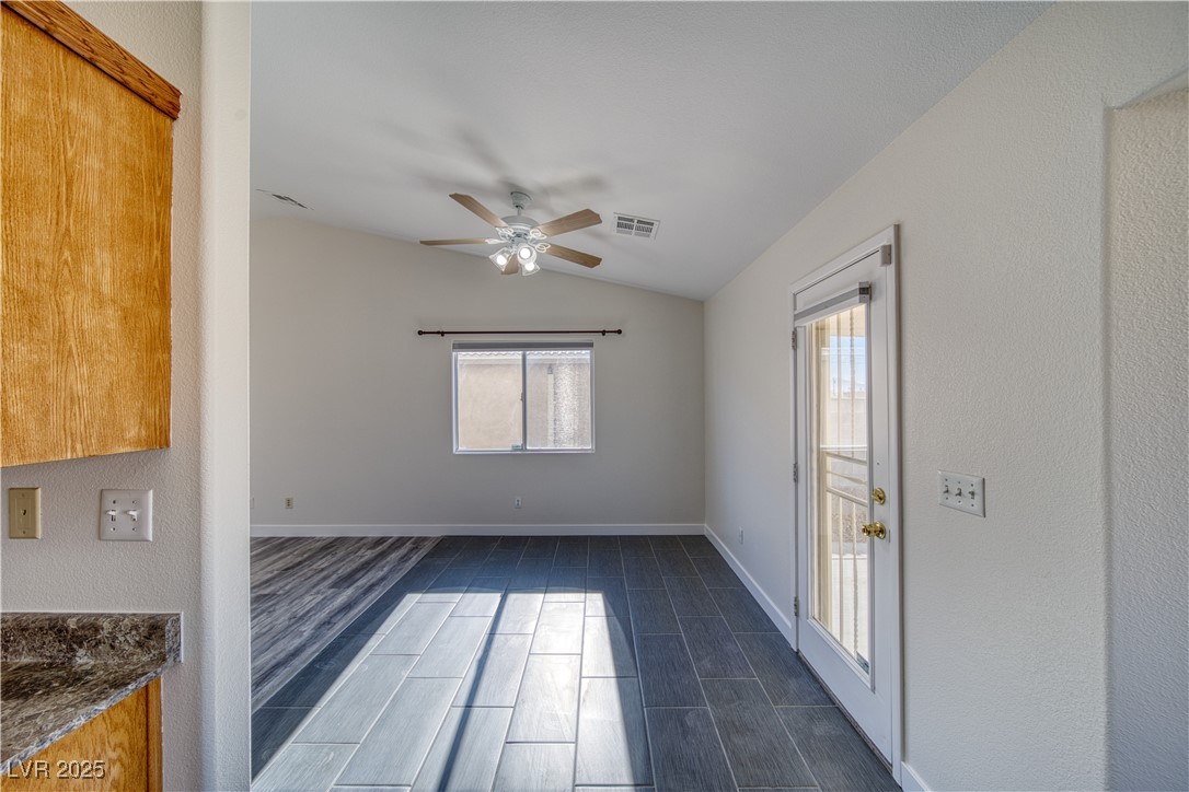 5020 Valero Court Property Photo 8