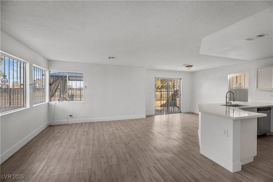 5458 Walton Heath Avenue Property Photo 23