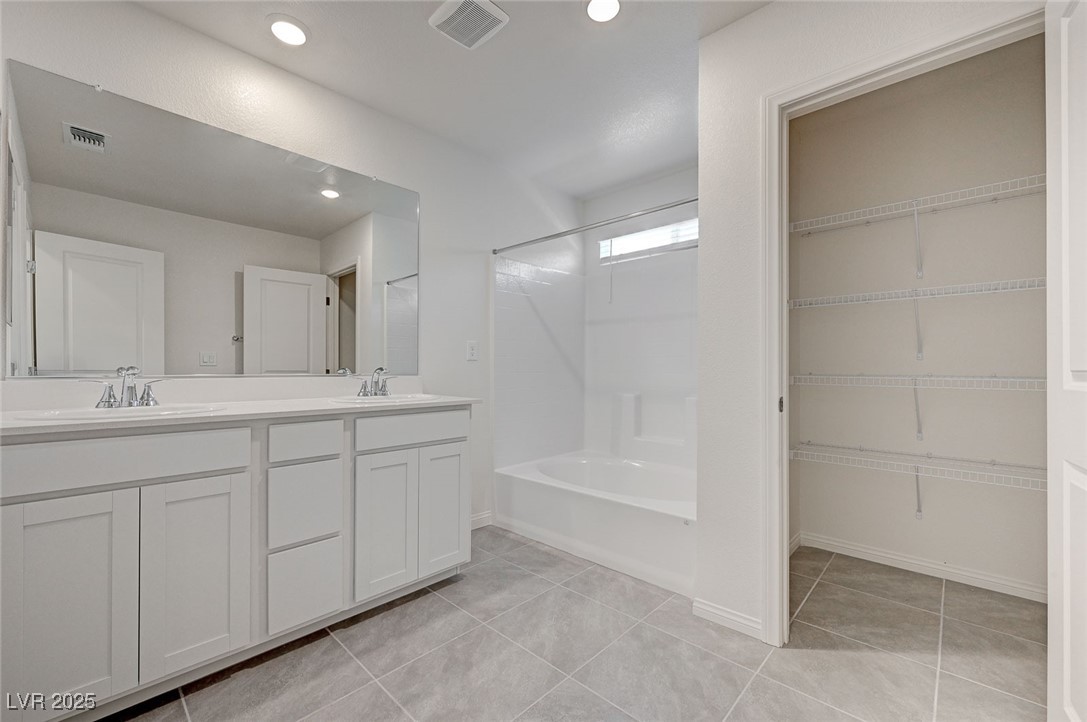 9121 Vesey Avenue Property Photo 24