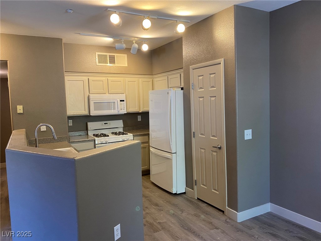 50 Aura De Blanco Street 13103 Property Photo 4