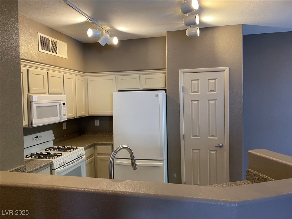 50 Aura De Blanco Street 13103 Property Photo 5