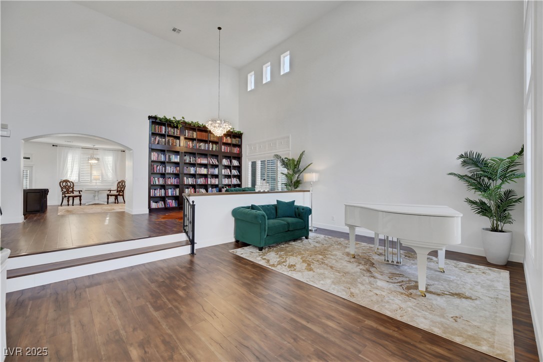 10779 Crown Court Property Photo 7