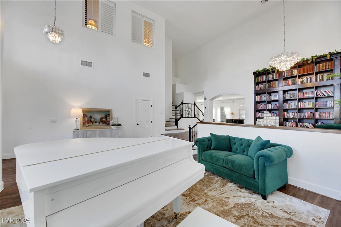 10779 Crown Court Property Photo 8