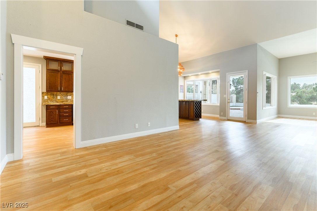 7909 Rio Rico Drive Property Photo 6