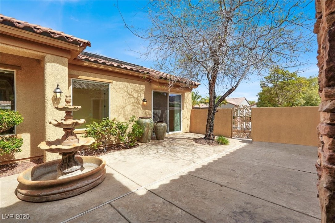 2318 Shorewood Hills Avenue Property Photo 4