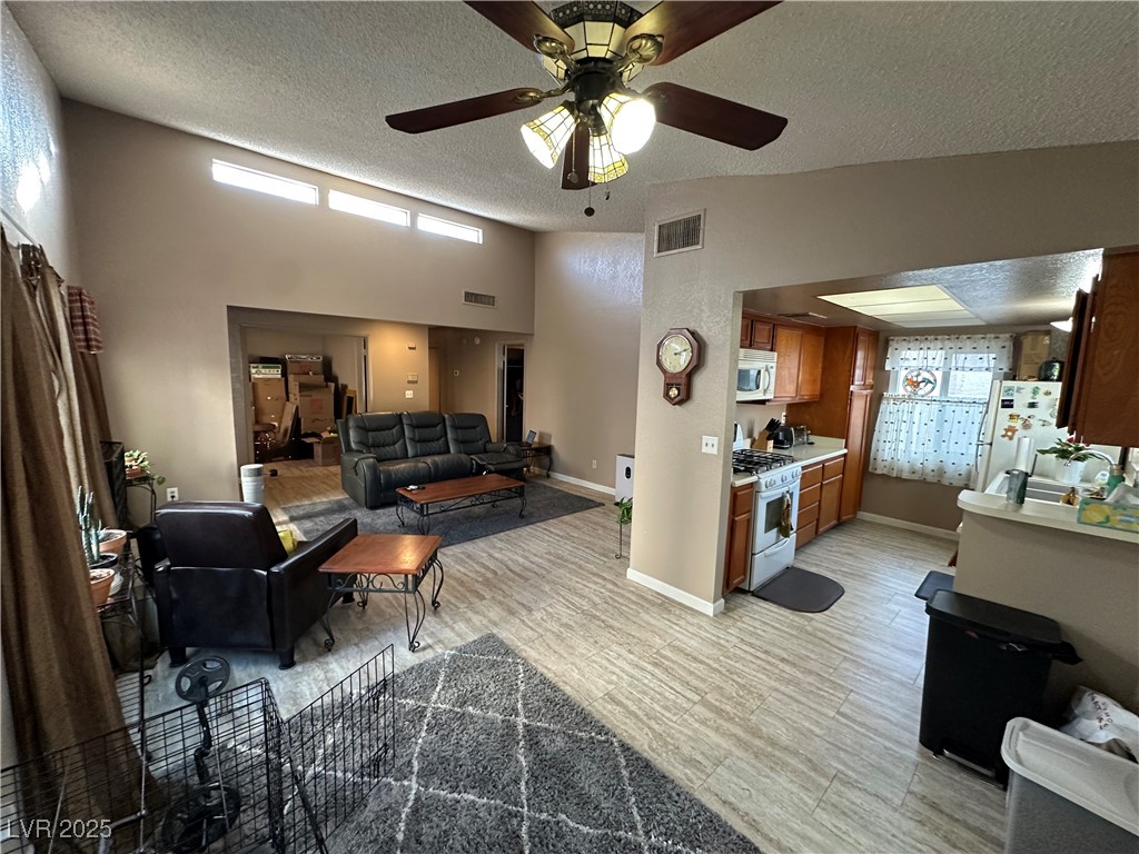 2148 Pebble Creek Lane Property Photo 9