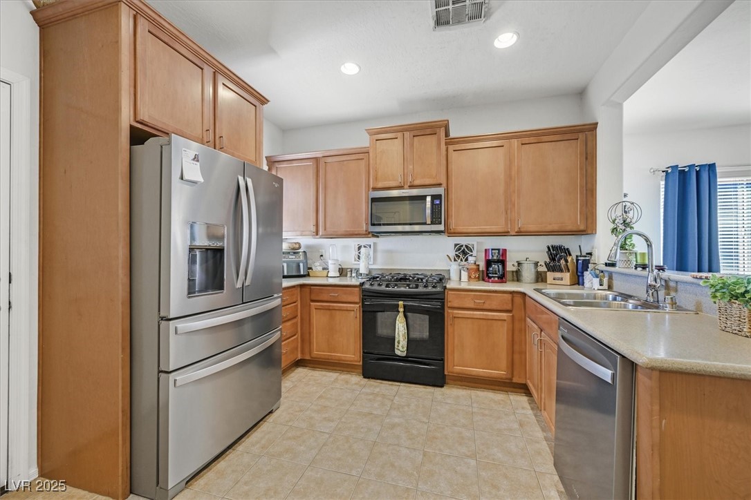 6072 Isola Peak Avenue Property Photo 9