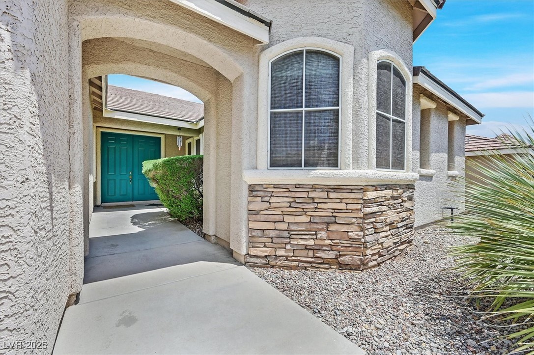 8216 Wooden Windmill Court Property Photo 2