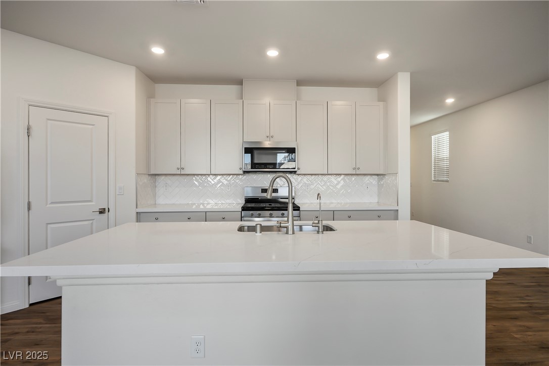 7318 Golden Acre Avenue Property Photo 4