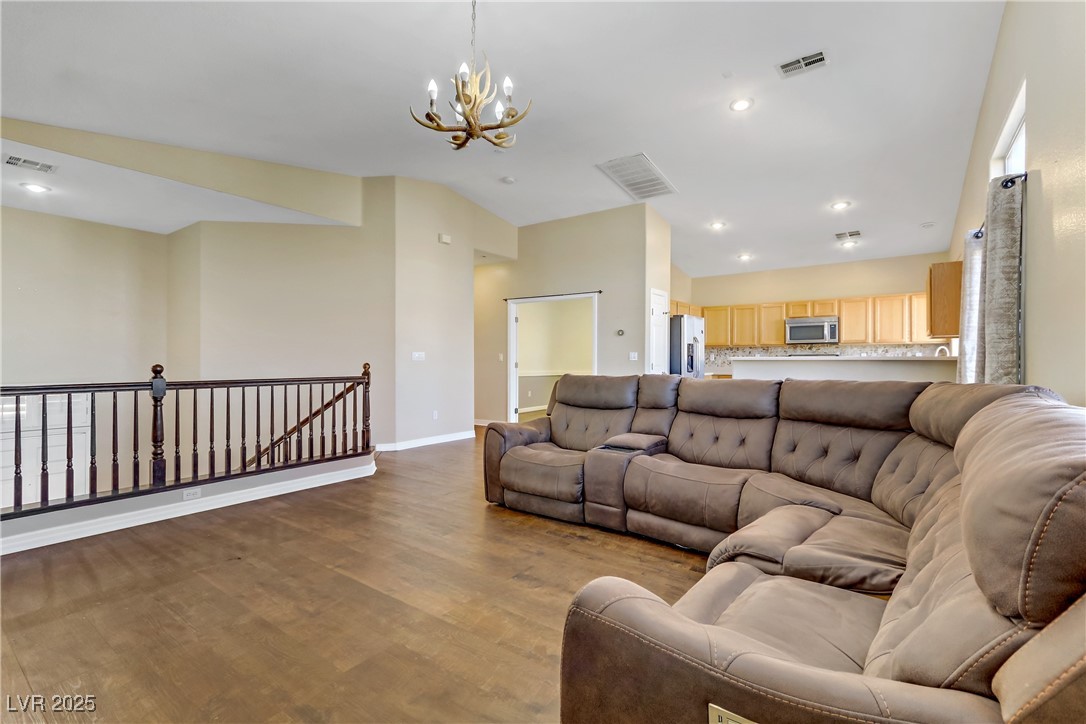 5536 Valensole Avenue Property Photo 8