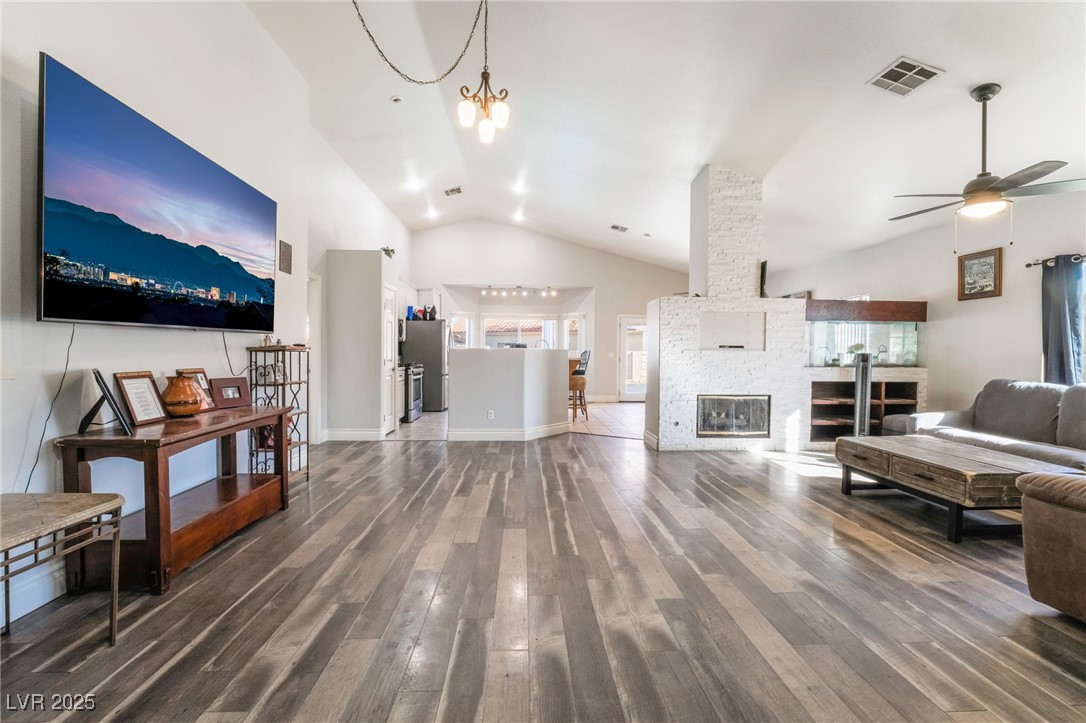 1064 Wide Brim Court Property Photo 4
