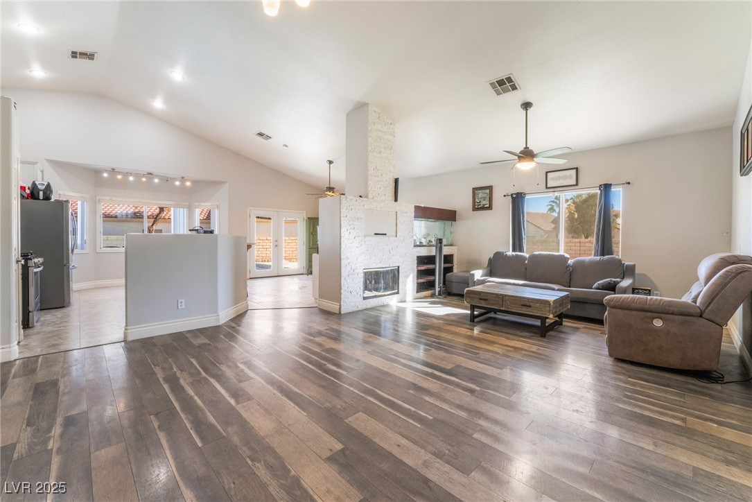 1064 Wide Brim Court Property Photo 6
