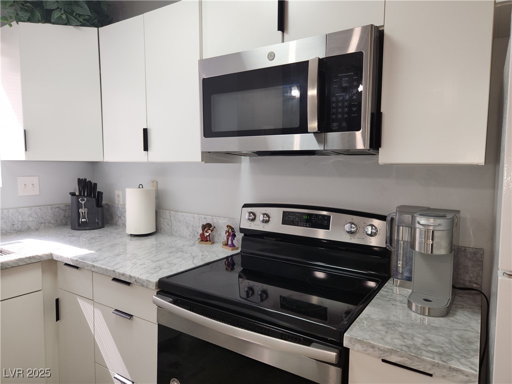 5045 Spencer Street B Property Photo 6
