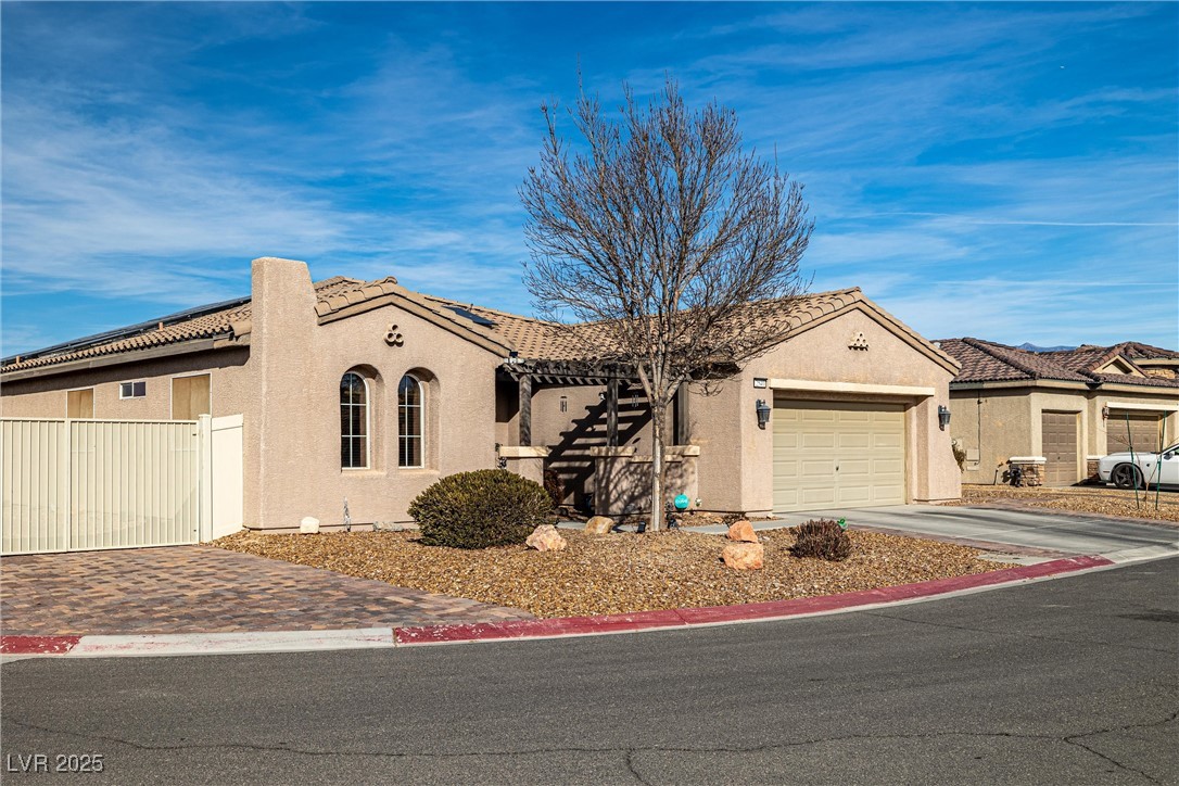 2540 East Sparrow Way Property Photo 3