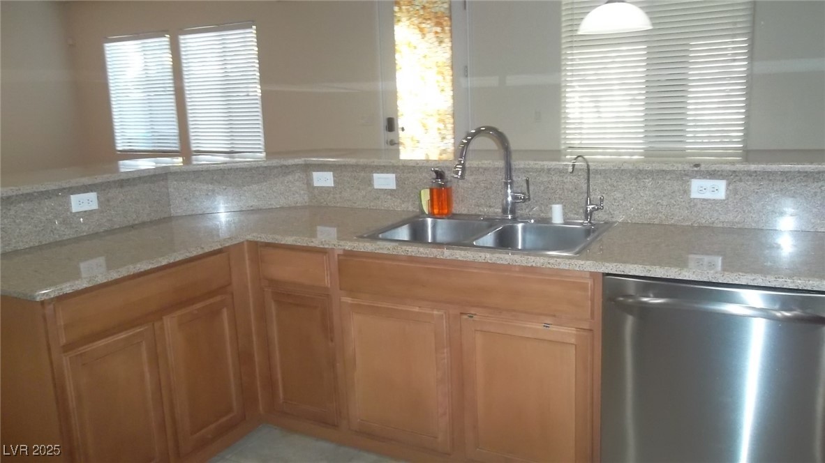 40 Peak Villa Avenue Property Photo 10
