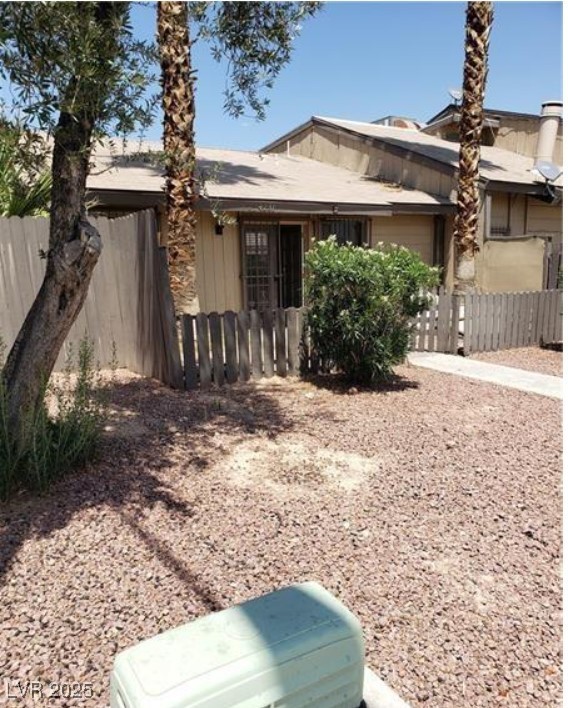 4231 White Sands Avenue Property Photo 2