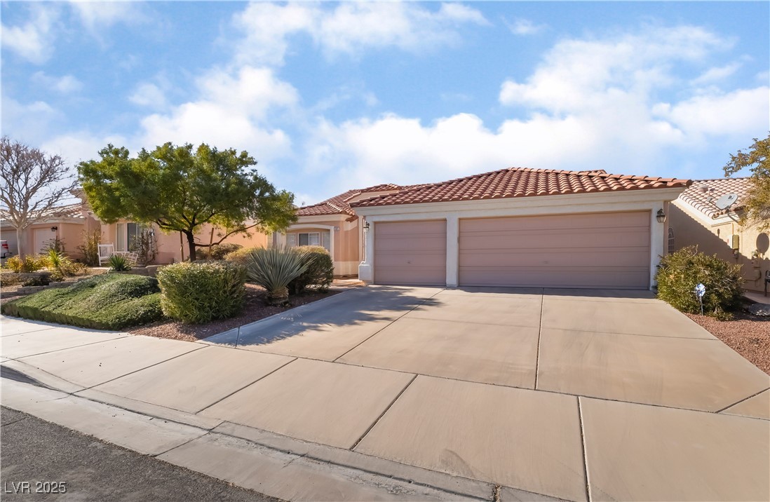 585 Duran Street Property Photo 2