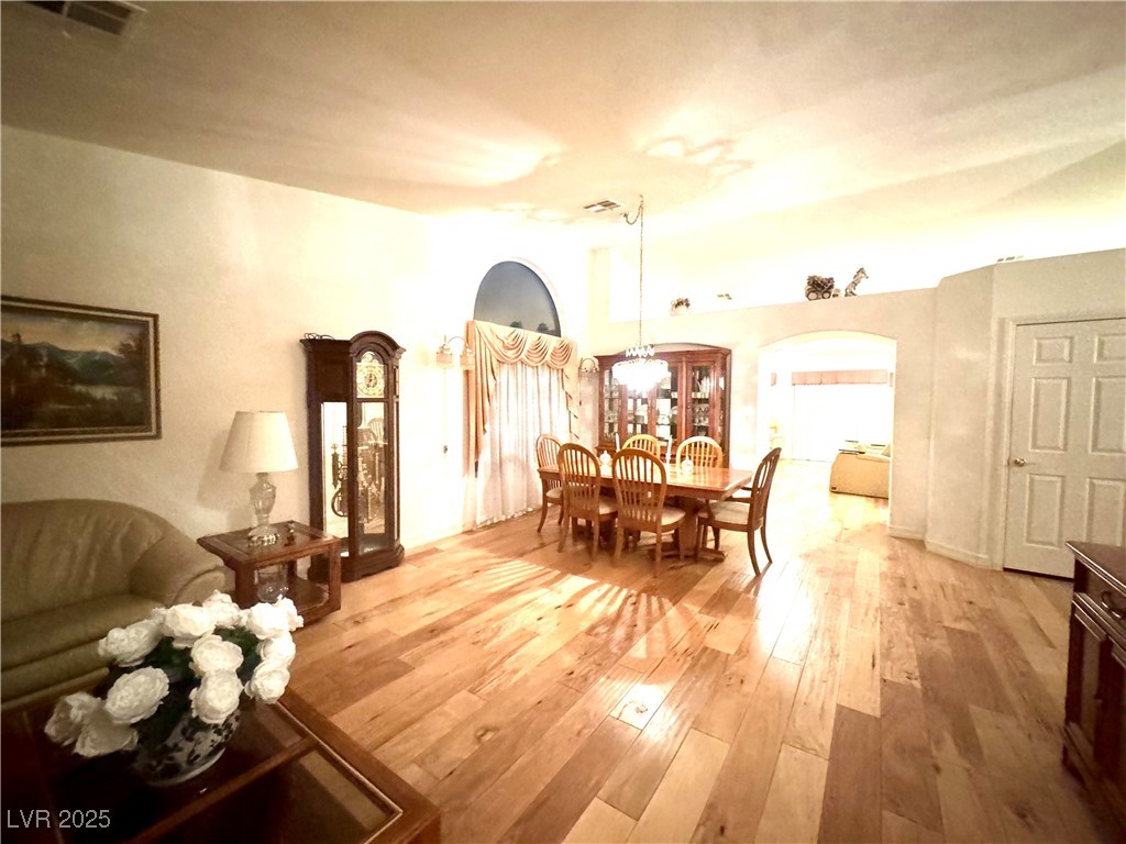585 Duran Street Property Photo 4
